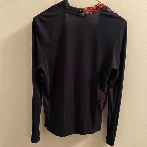 Dex navy floral wrap top size small - Picture 2 of 6